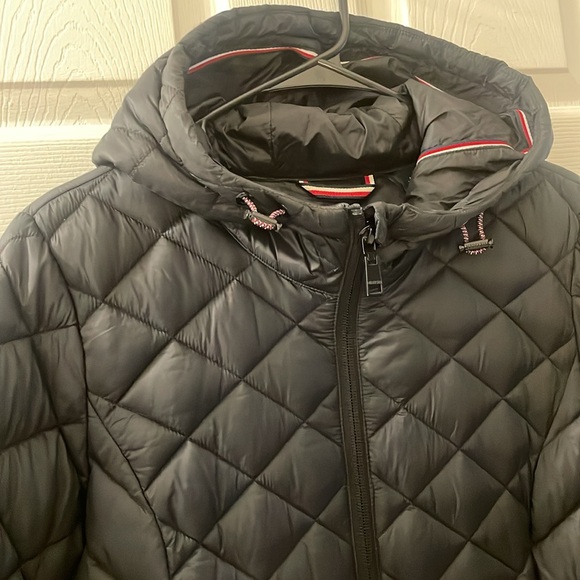 Tommy Hilfiger Puffy Jacket - NWOT - Picture 4 of 13